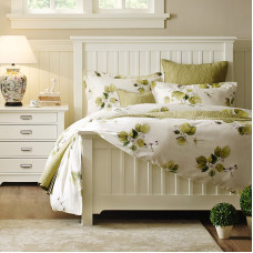 Queen Size Scandinavian Bed with Storage Box