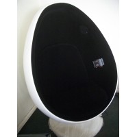 Pod Chair With Speakers